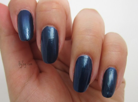 blue-velvet-marc-jacobs-nail-polish