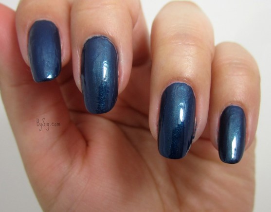 blue-velvet-marc-jacobs-swatch
