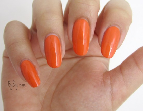 marc-jacobs-orange-snap-nail-polish