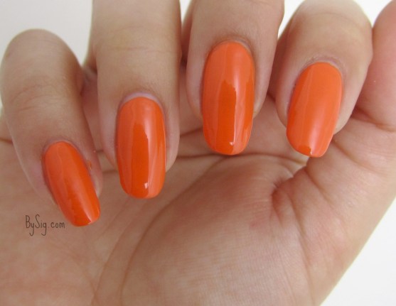 snap-marc-jacobs-nail-polish-swatch